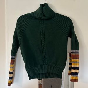 Green turtleneck sweater with multicolored stripe sleeves s/m